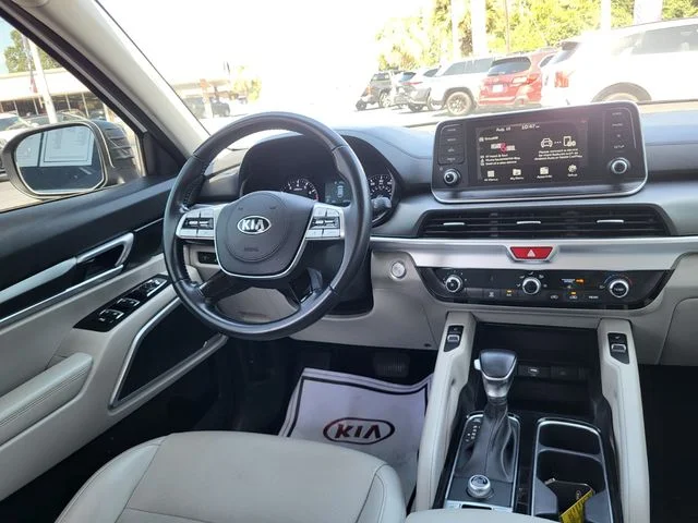Used 2020 White Kia S image 16