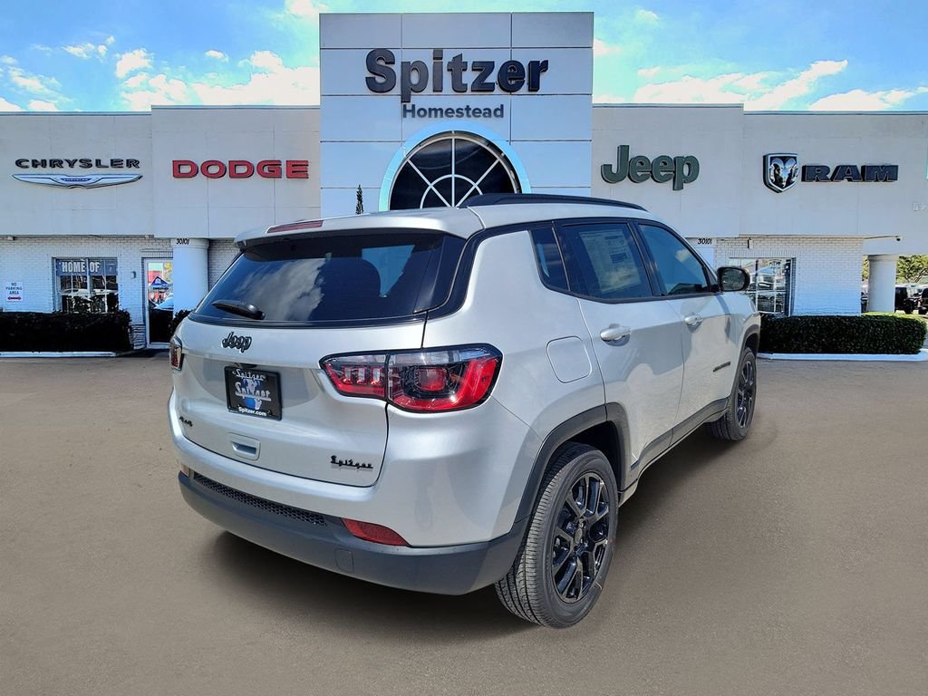 New 2026 Silver Zynith Metallic Clearcoat Jeep Latitude image 2