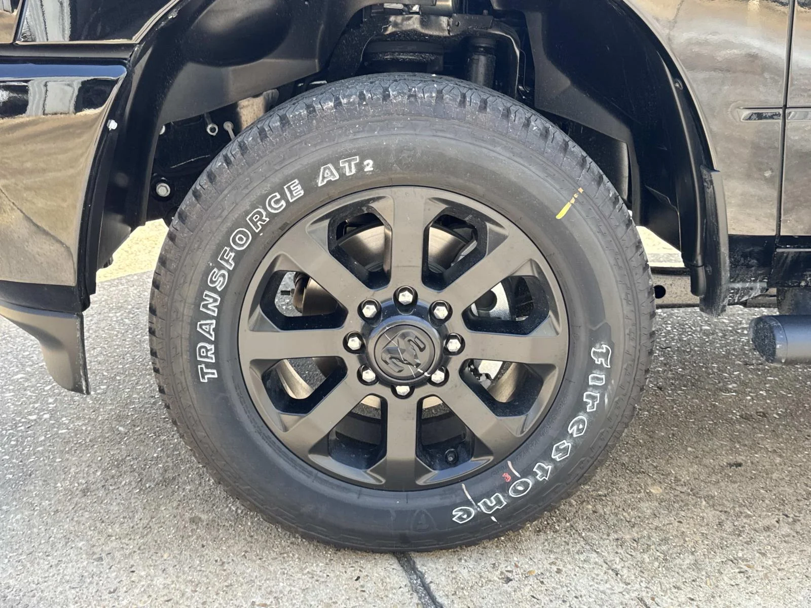 New 2026 Diamond Black Crystal Pearl-Coat Exterior Paint RAM Black Express image 3