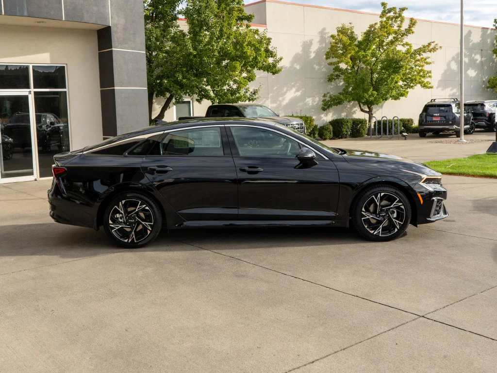 New 2027 Aurora Black Pearl Kia GT-Line image 8