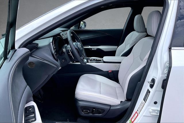 Used 2025 Eminent White Pearl Lexus 350 Premium Plus image 25