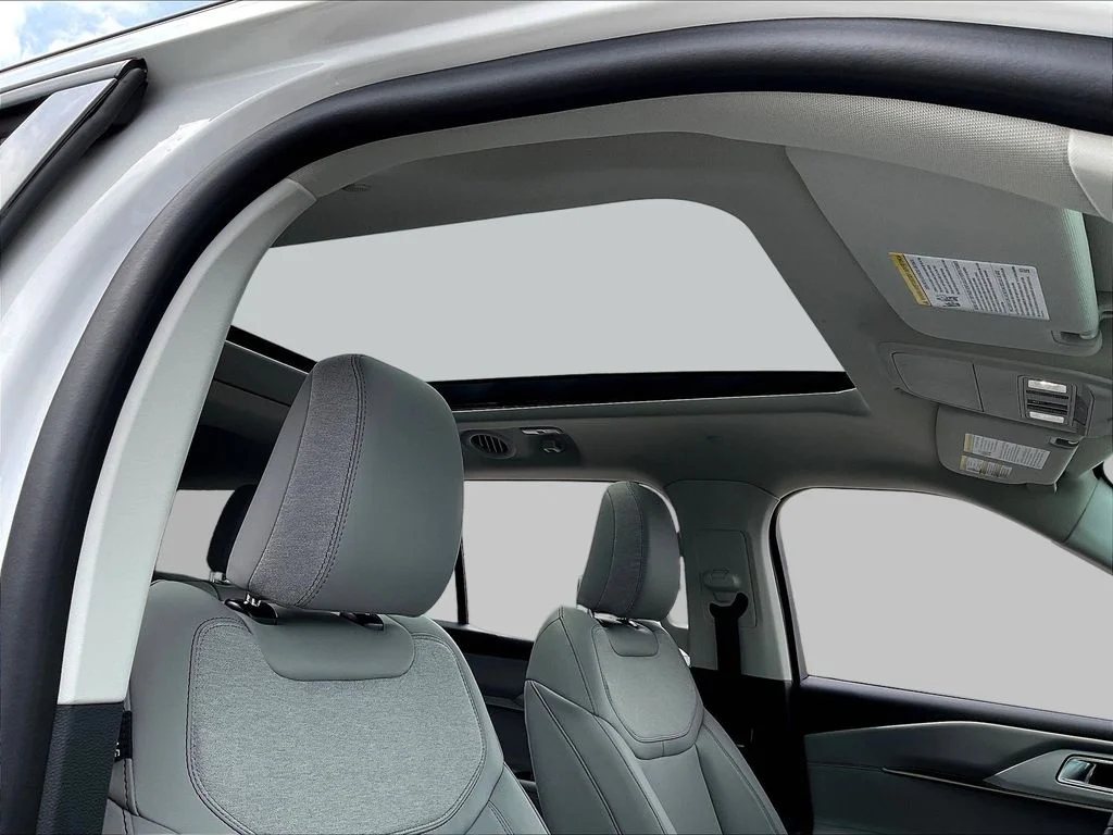 New 2026 Star White Metallic Tri-Coat Ford Active image 36