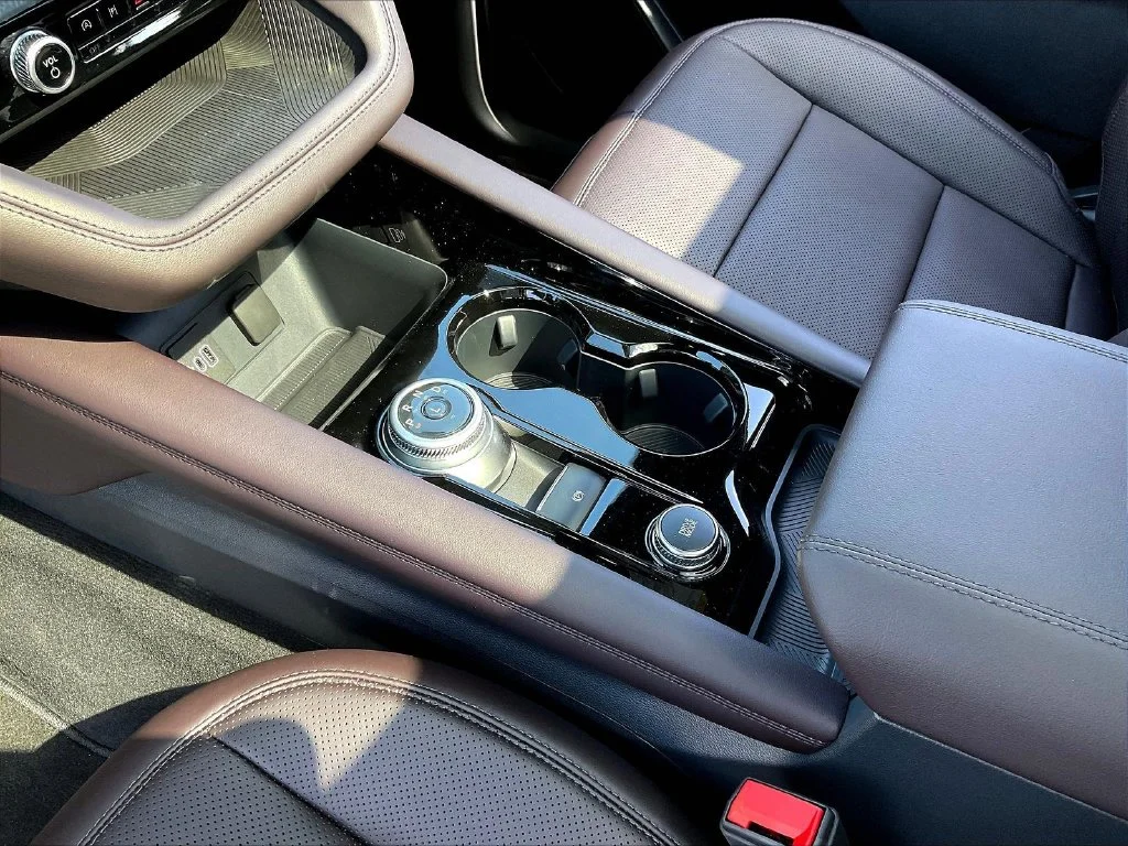 New 2026 Star White Metallic Tri-Coat Ford Platinum™ image 27