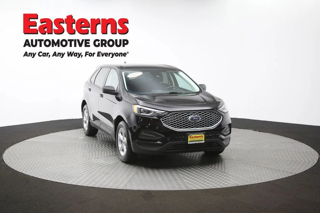 Used 2023 Black Ford SE image 49