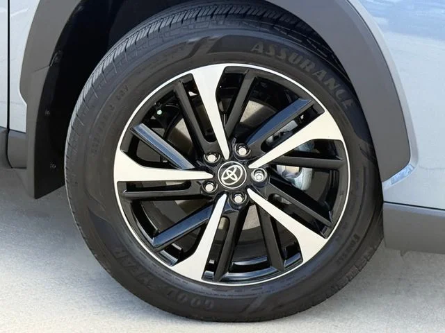 Used 2025  Toyota Hybrid XSE image 2