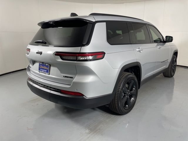 New 2025 Silver Zynith Exterior Paint Jeep Limited image 8