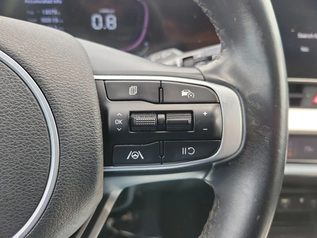 Used 2024 Red Kia X-Line image 23