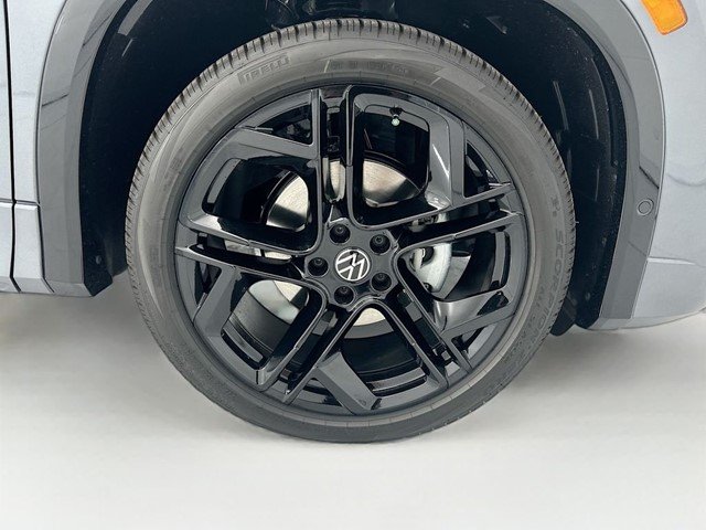 New 2026 Platinum Gray Metallic Volkswagen 2.0T SE R-Line Black image 30