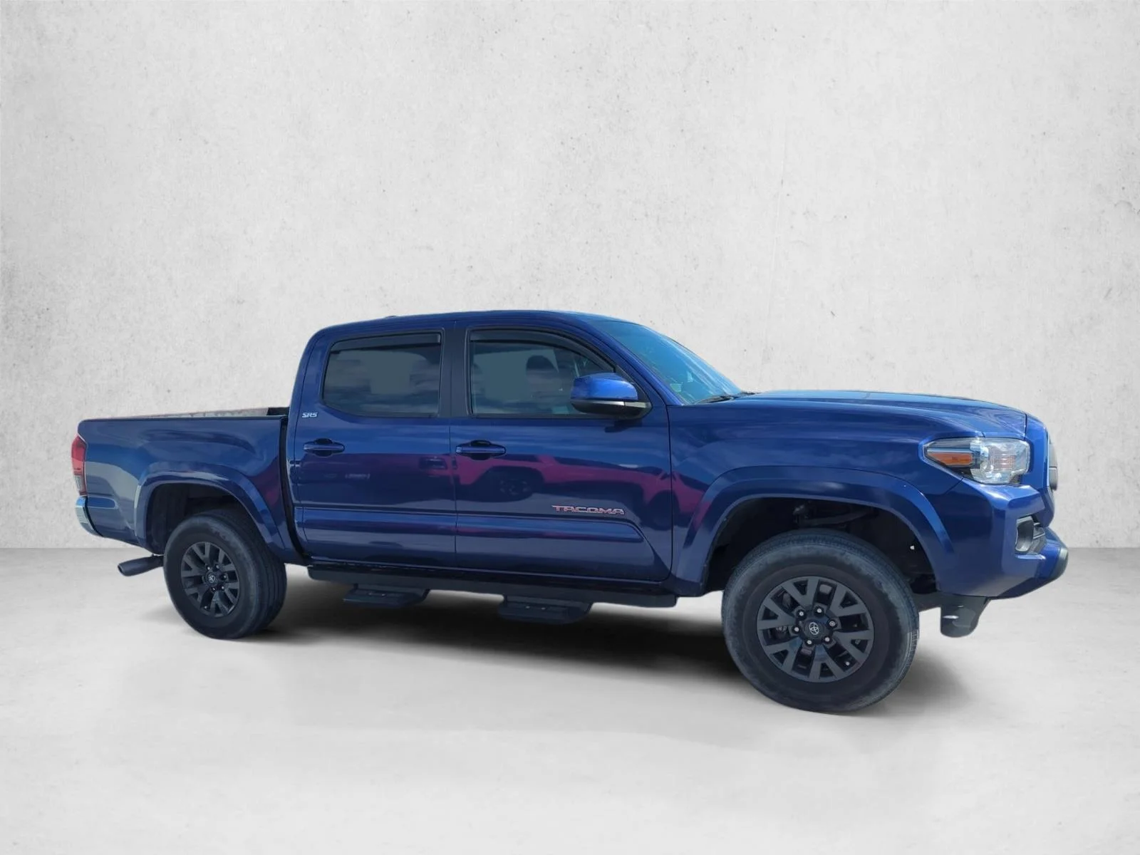Used 2023 Blue Crush Metallic Toyota SR5 image 4