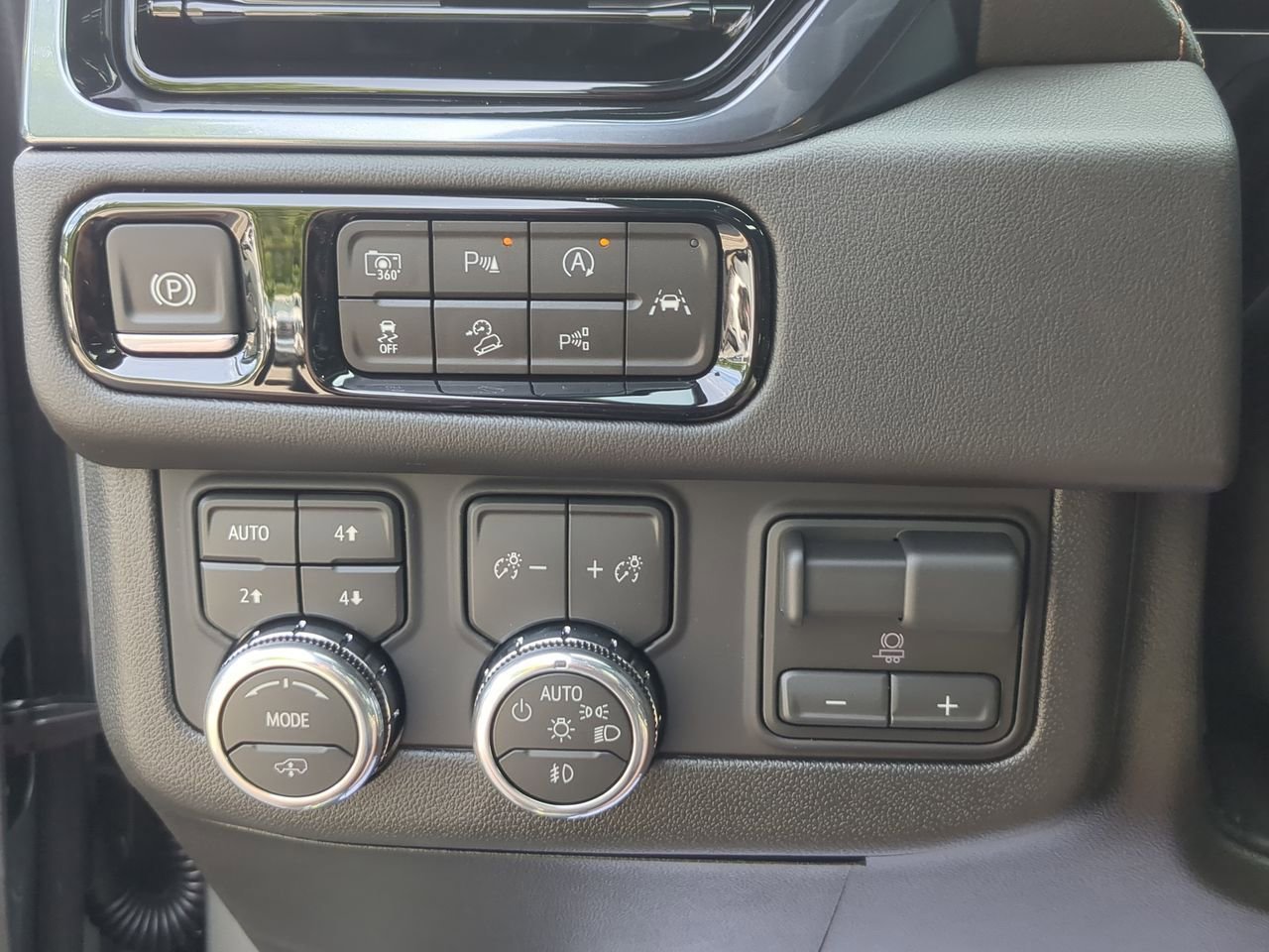 2026 GMC Yukon XL AT4 - Photo 18