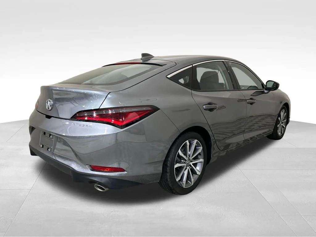 Used 2023  Acura Base image 5