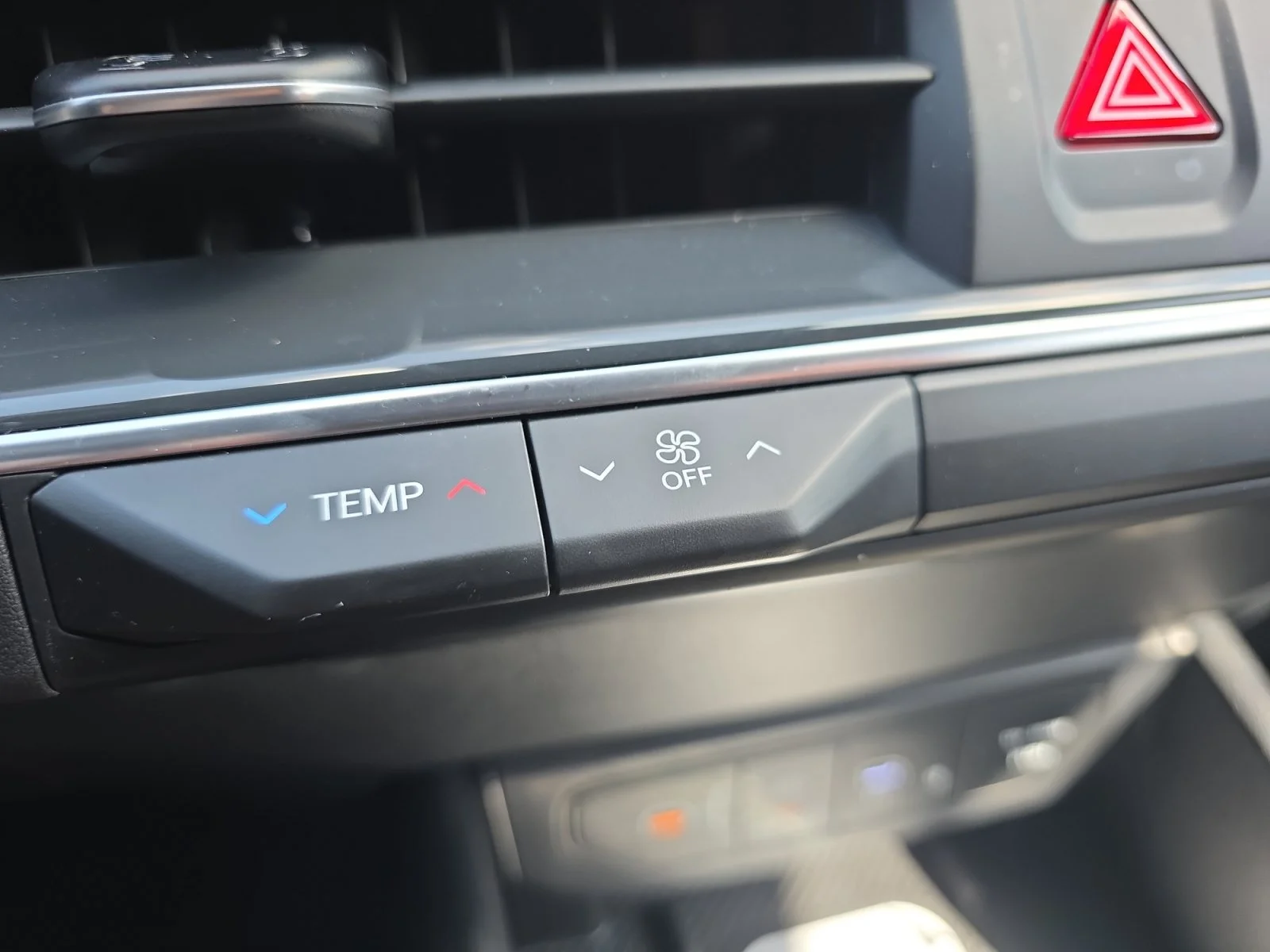 Certified Used 2025 Wave Blue Kia GT-Line image 16