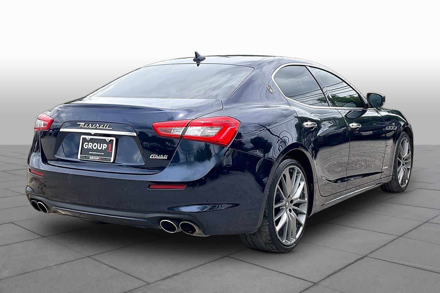 Used 2019 Rosso Folgore Mica Maserati GranLusso image 13
