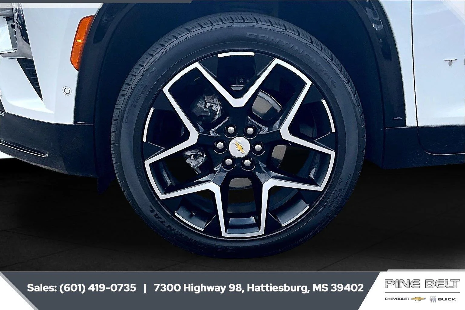 Used 2025 Iridescent Pearl Tricoat Chevrolet High Country image 7