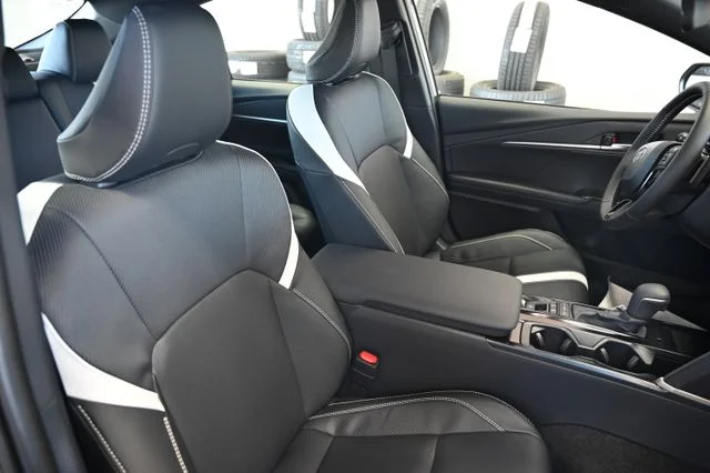 2026 Toyota Camry SE - Photo 9