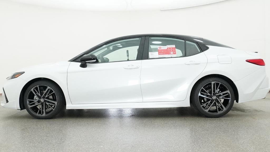 New 2026 Wind Chill Pearl with Midnight Black Metallic roof Toyota XSE image 3