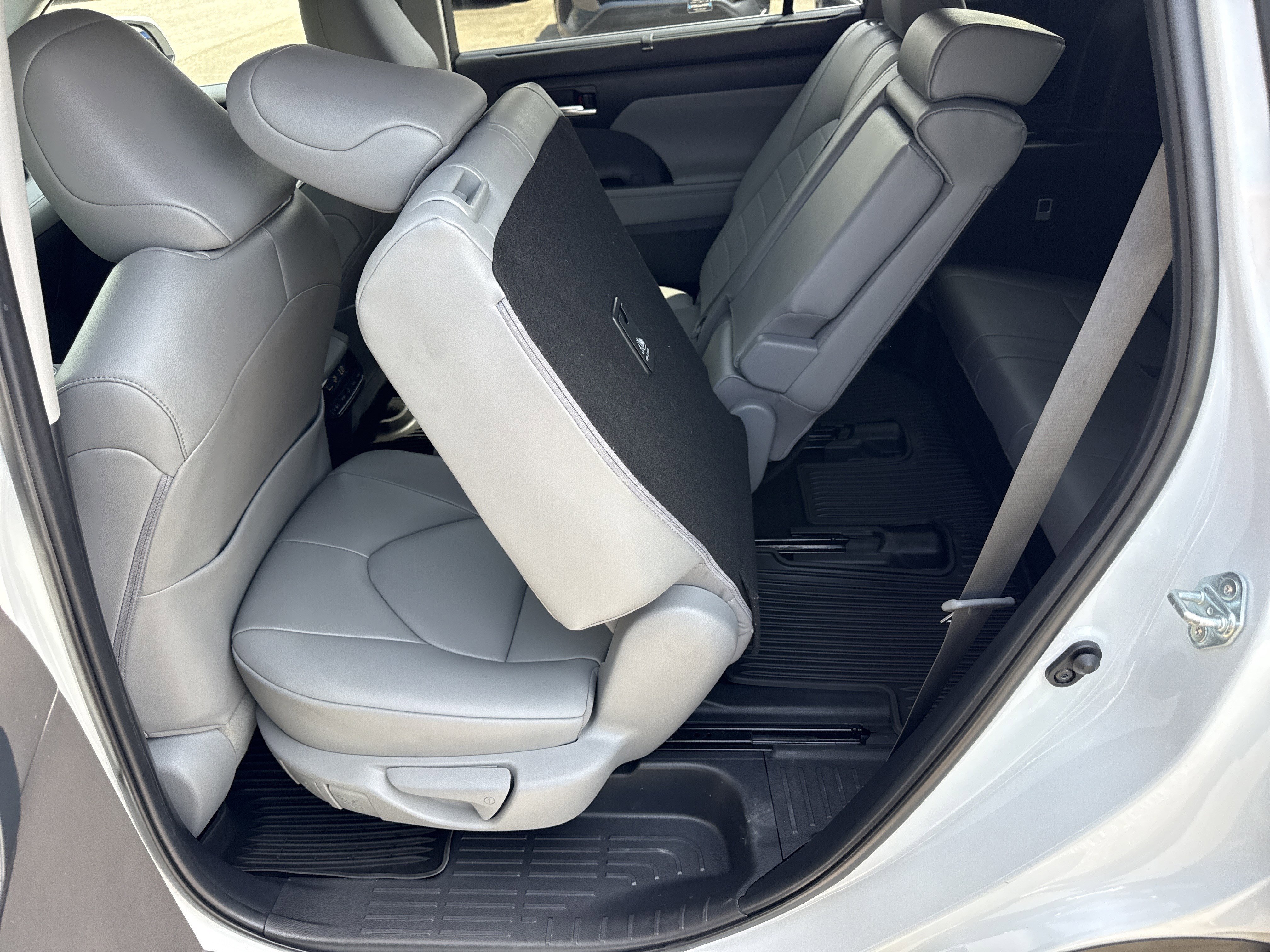 2023 Toyota Highlander XLE - Photo 14
