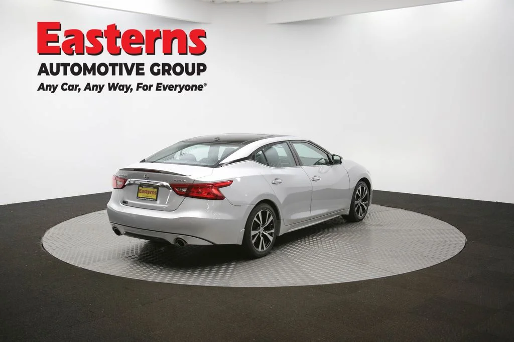 Used 2018 Silver Nissan Platinum image 44