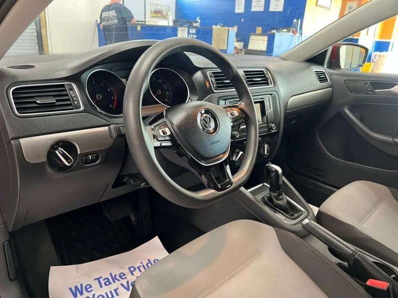 Used 2018  Volkswagen 1.4T S image 18