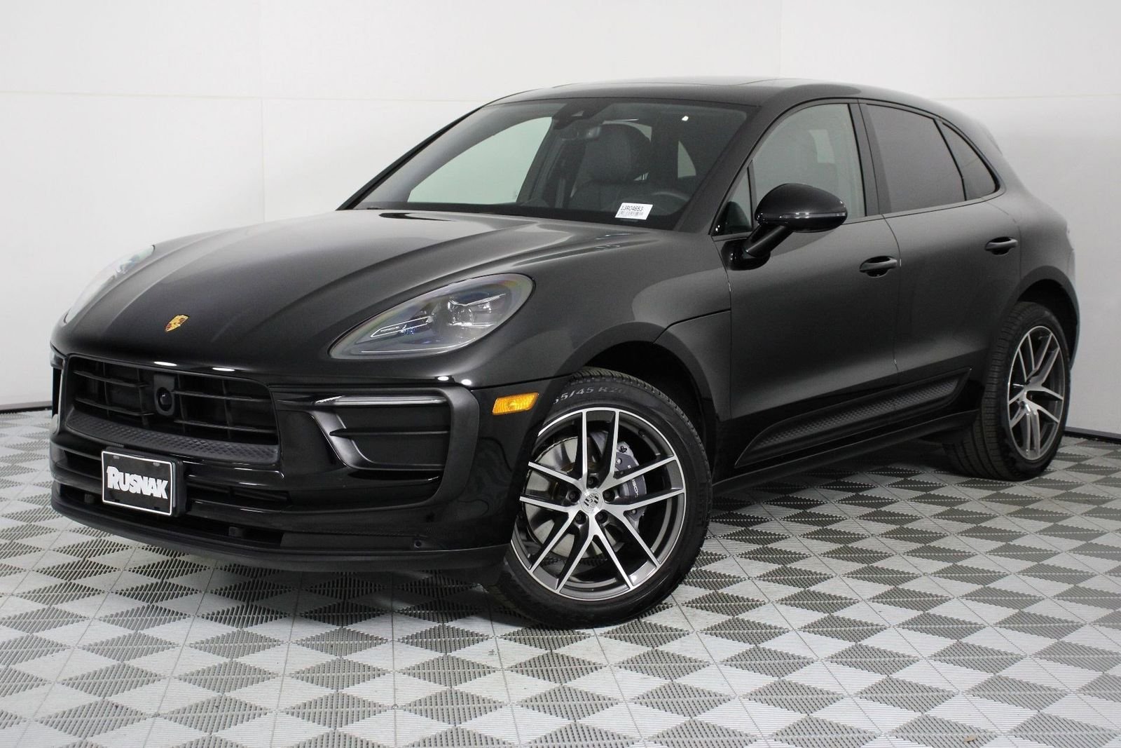 2025 Porsche Macan T