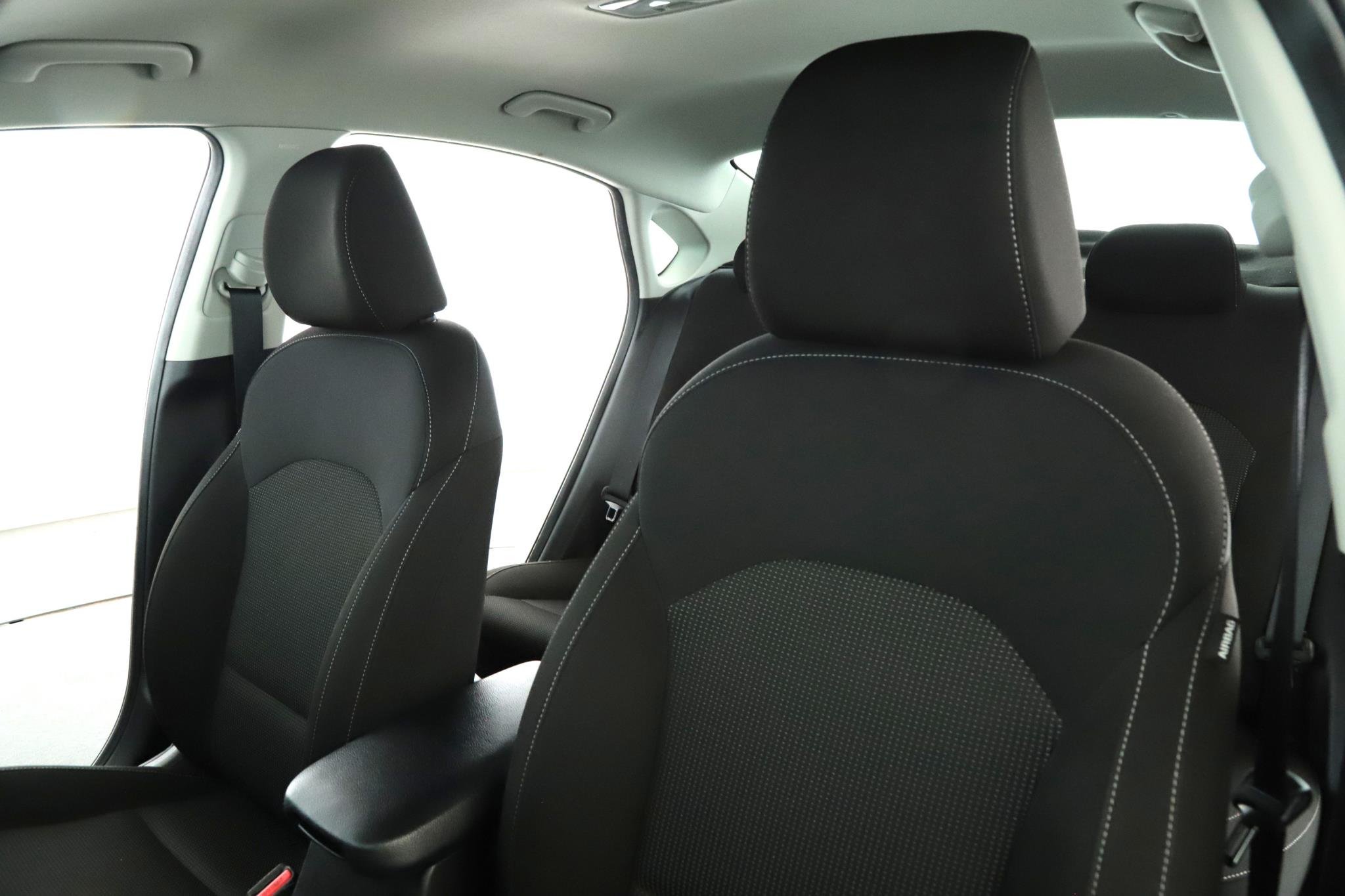 Used 2021 Snow White Pearl Kia LXS IVT image 4
