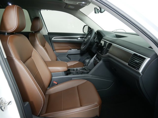 Used 2023 Pure White Volkswagen SE image 18