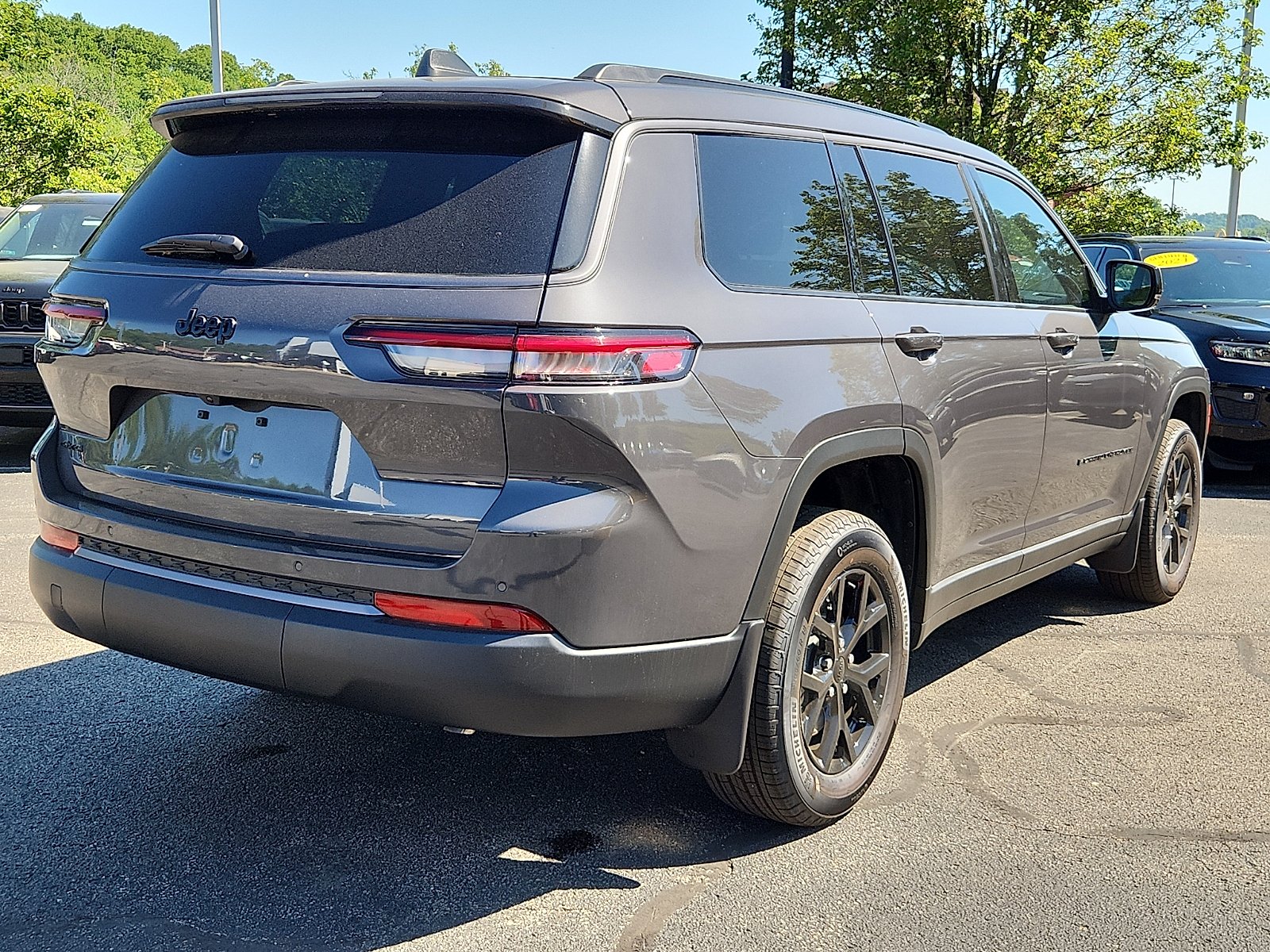 New 2026 Baltic Gray Metallic Clear-Coat Exterior Paint Jeep Altitude 4x4 image 6