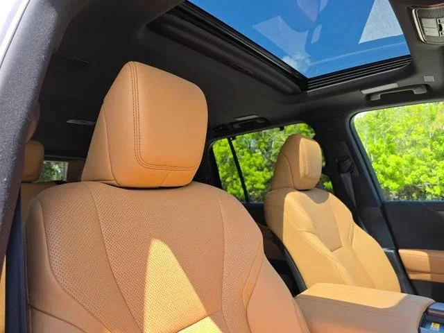 New 2026 Eminent White Pearl Lexus LUXURY image 18