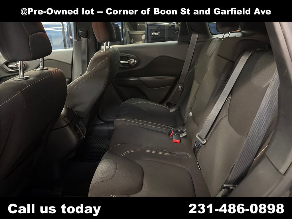 Used 2016 Gray Jeep Altitude image 21