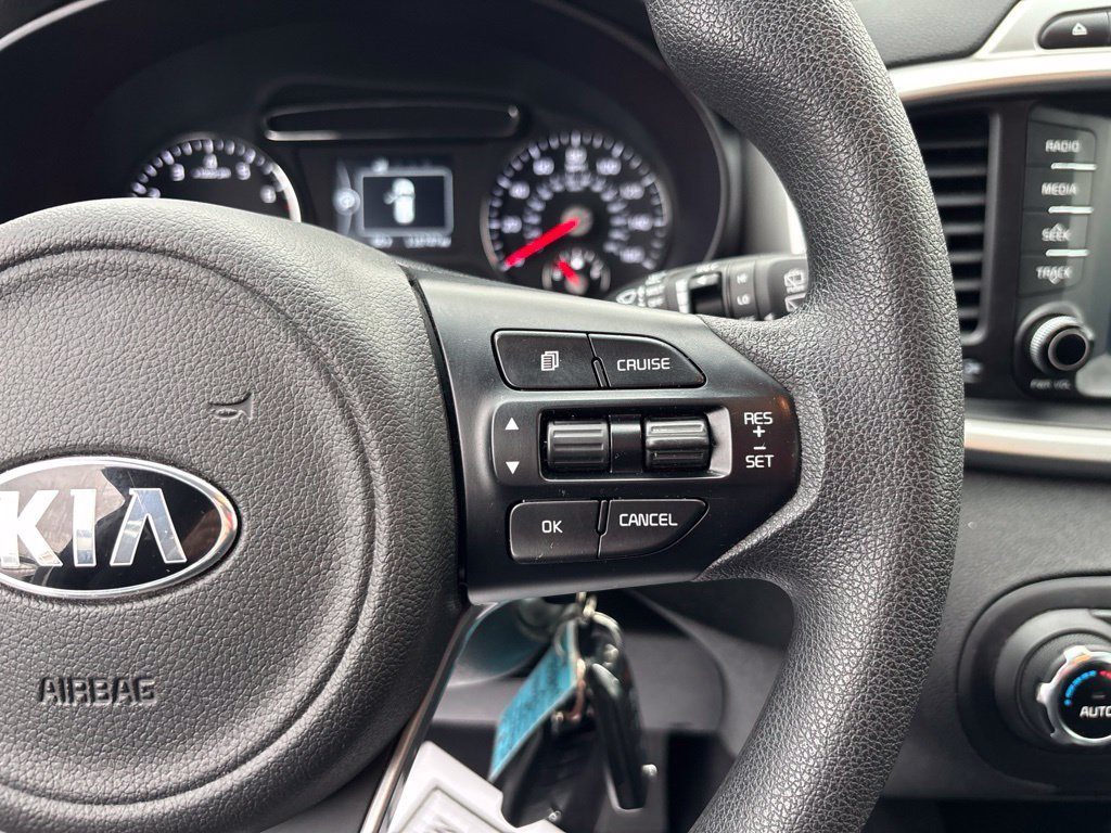 Used 2018 White Kia LX image 24