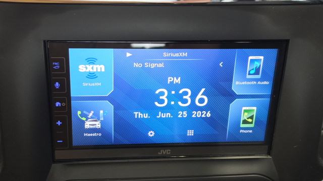 Used 2018 Bright White Clearcoat Jeep Trailhawk image 15