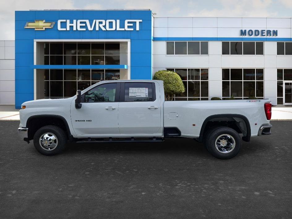 New 2026 Summit White Chevrolet LT DRW image 2