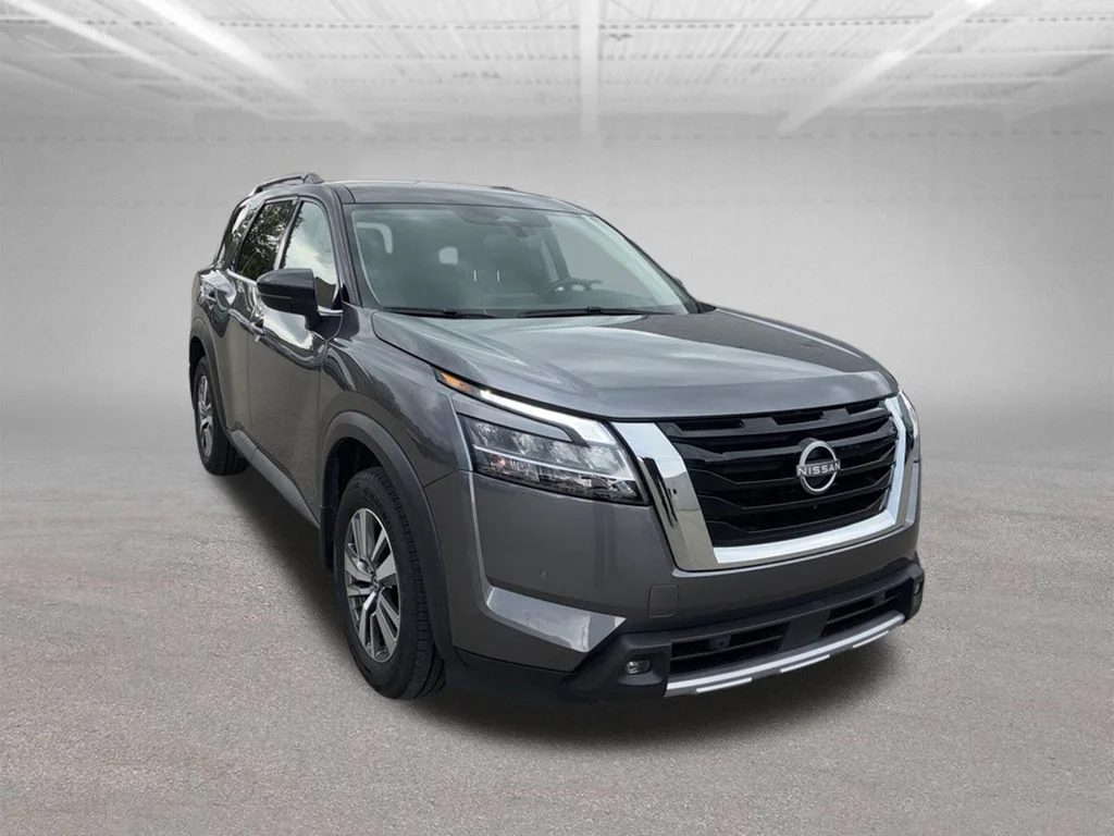 Used 2022 Gray Nissan SL image 18