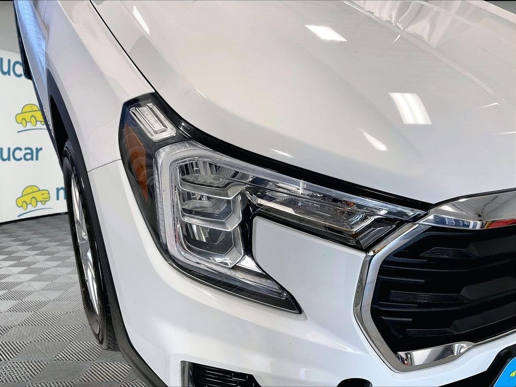 Used 2024 White GMC SLE image 32