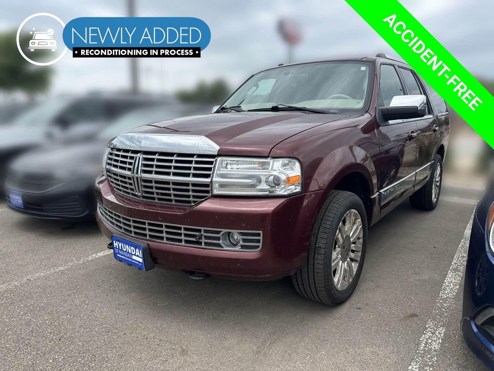 Used 2012 Red Lincoln Base image 1
