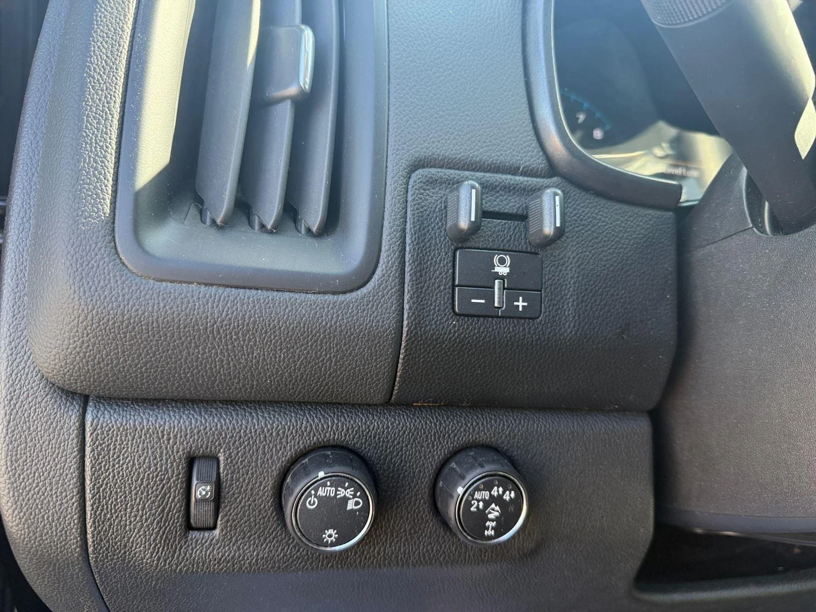Used 2022 Black Chevrolet 4WD ZR2 image 17