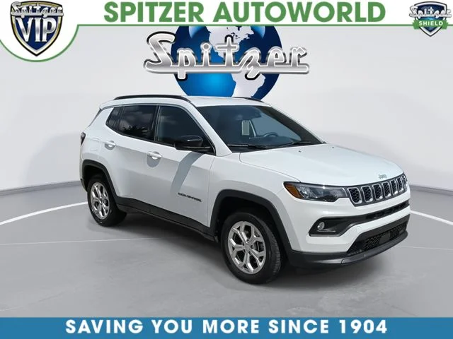 Used 2024 White/off-white Jeep Latitude image 2