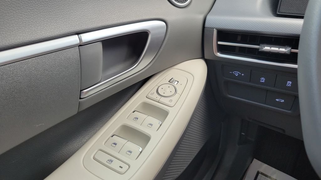 Certified Used 2025 White Hyundai SE image 19