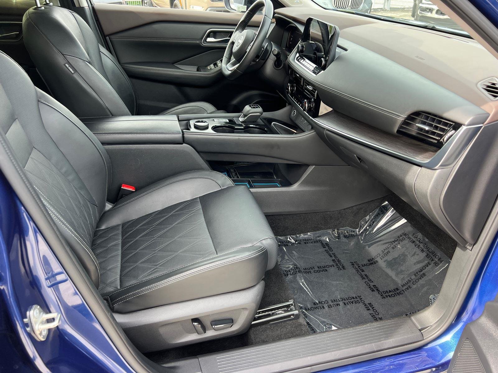 Used 2023 Caspian Blue Metallic/Super Black Nissan Platinum image 13
