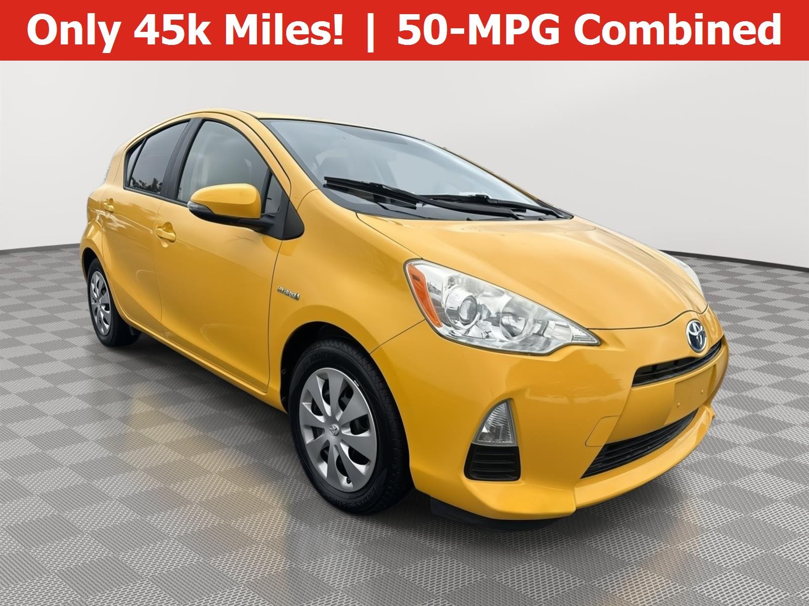 2014 Toyota Prius c Two's photo