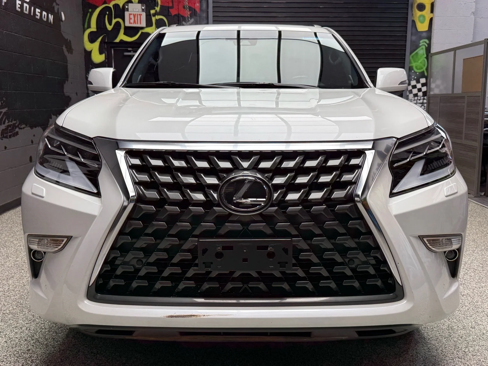 Used 2022 Starfire Pearl (077) Lexus PREMIUM image 2