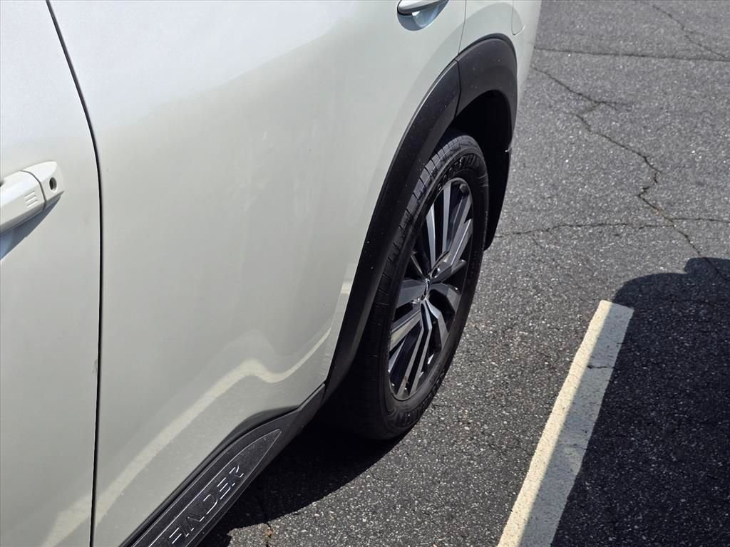 Used 2022 White Nissan Platinum image 20