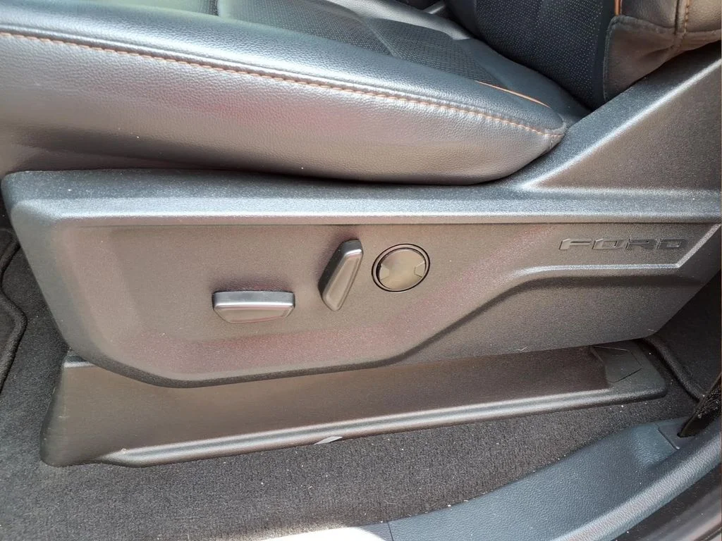 Used 2025 White Ford Lariat image 19