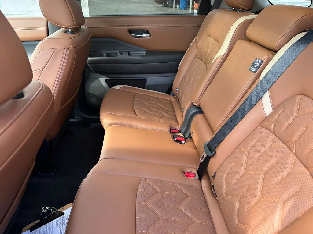 New 2026 Gray Nissan Platinum image 31