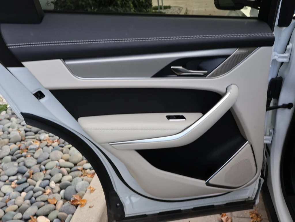 Used 2025  Jaguar P250 R-Dynamic S image 14