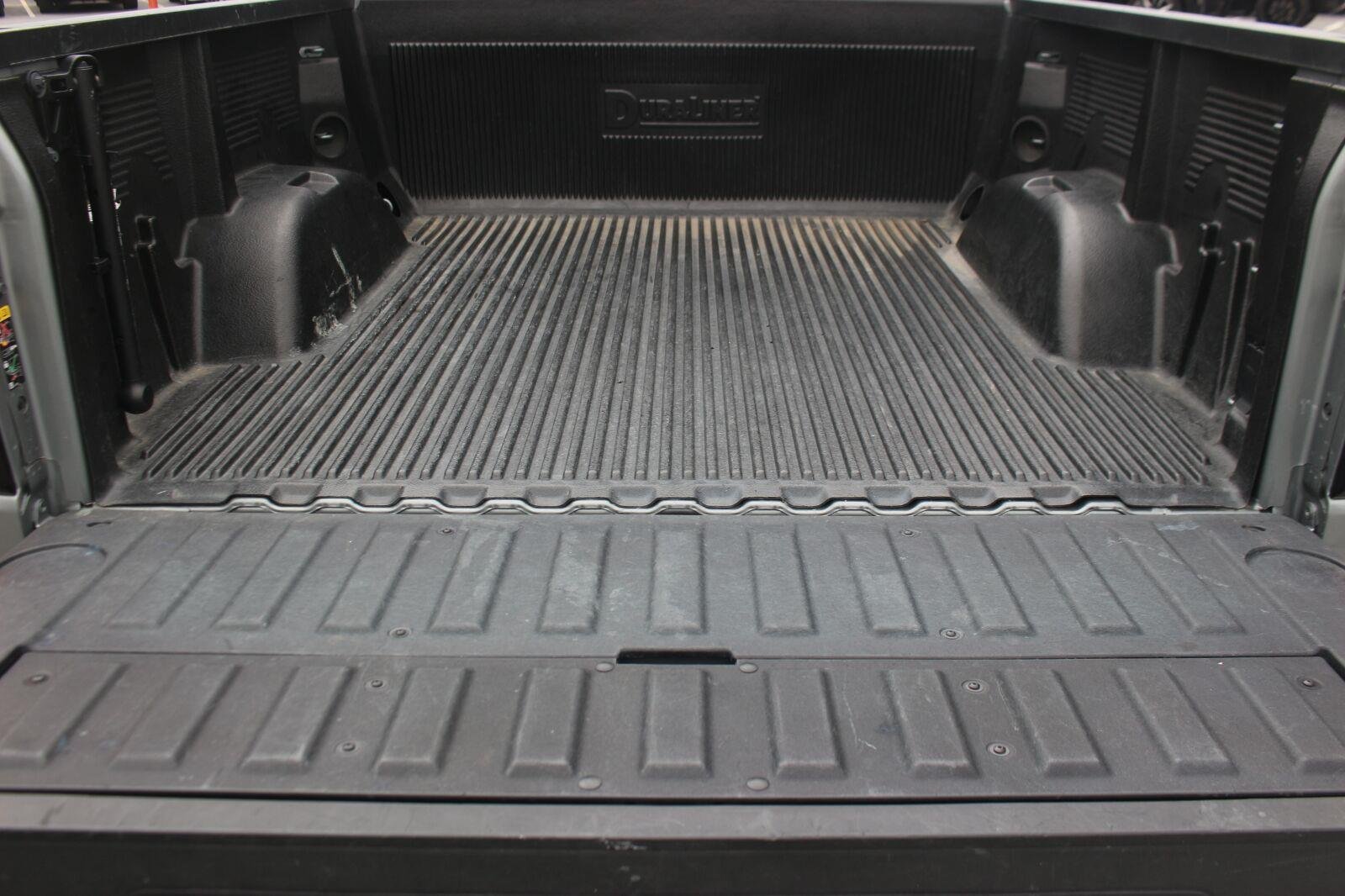 Used 2025 Sterling Metallic GMC SLT image 11