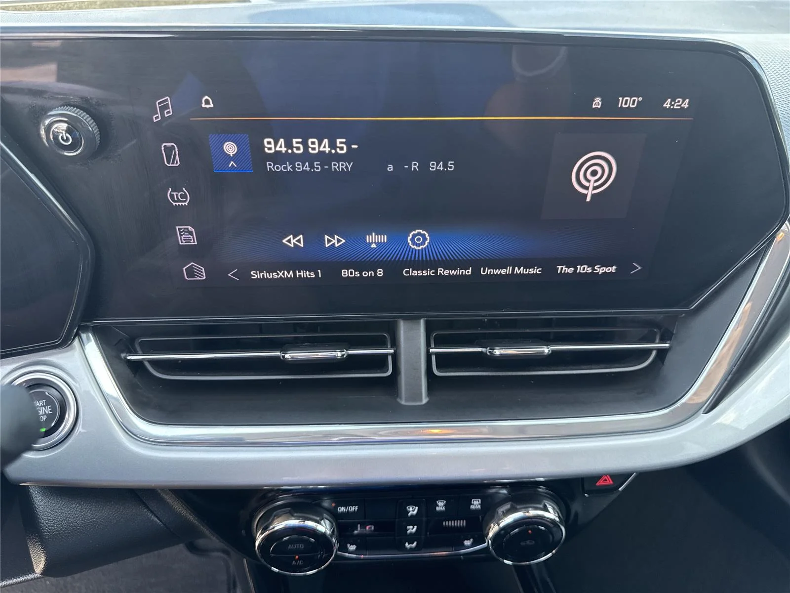 Used 2025 Cypress Gray Chevrolet LT image 25