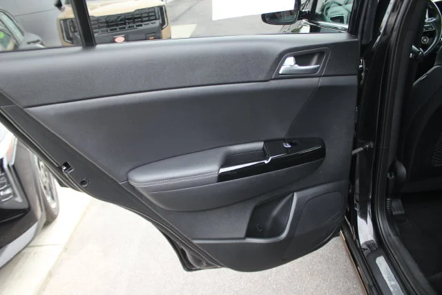 Used 2020 Red Kia S image 22