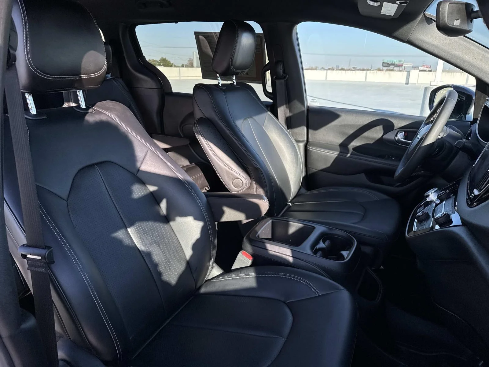 2025 Chrysler Pacifica Select - Photo 10