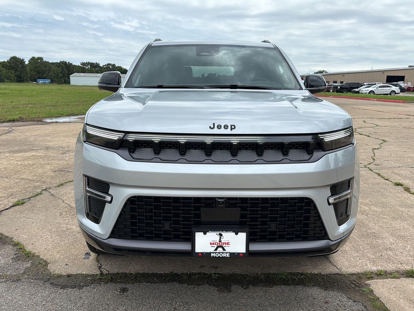 New 2026 Silver-Zynith Exterior Paint Jeep Limited Reserve image 2